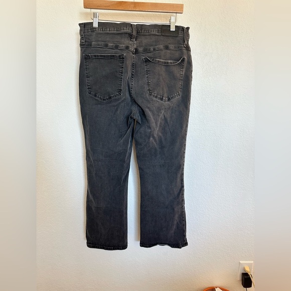 Madewell Cali Demi-Boot Jeans in Bellspring Wash: Button-Front Edition - Picture 5 of 11